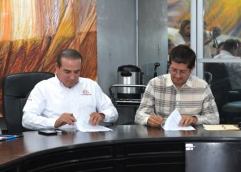 Firman convenio Ayuntamiento  y COVES para programa de vivienda digna
