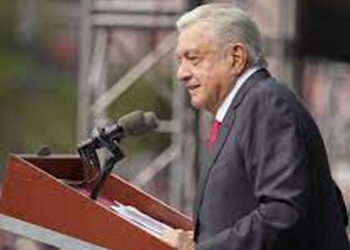 AMLO felicita a los padres de México en su día; ‘también son adorables’, afirma