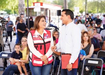 Devela Gobierno de Sonora mural “Familias de Corazón” en la plaza Alonso Vidal.