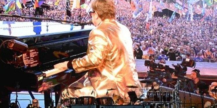 Elton John reunió la mayor multitud en la historia de Glastonbury