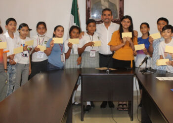 Cabildo infantil tiene garantizada su beca por un año;Jesús Flores.