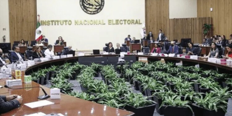 INE advierte a aspirantes presidenciales a no caer en campaña anticipada, tras denuncias contra Sheinbaum, Paredes y Creel