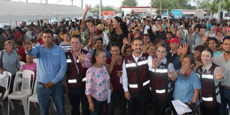 Más de mil familias reciben paquetes alimenticios en Huatabampo