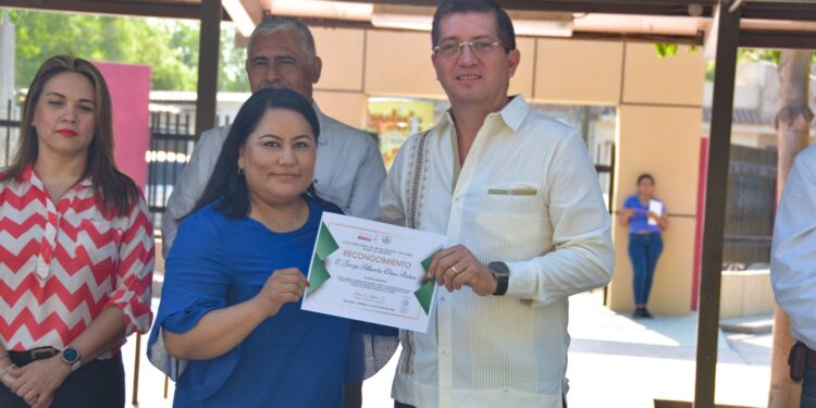 Pide alcalde estudiantes mantener a Navojoa en el liderazgo
