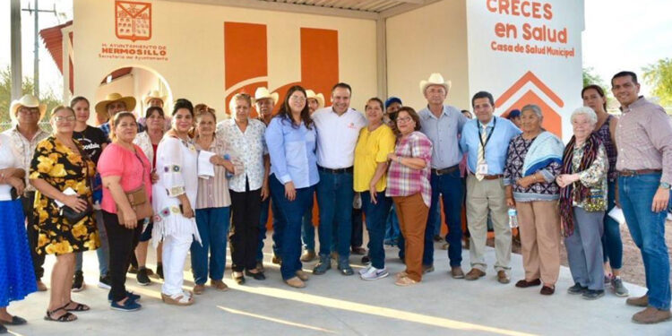 Entrega Toño Astiazarán Casa de Salud en Topahue