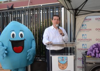 Recibe Luz Aidé centro de lavado por pago puntual con  OOMAPASN