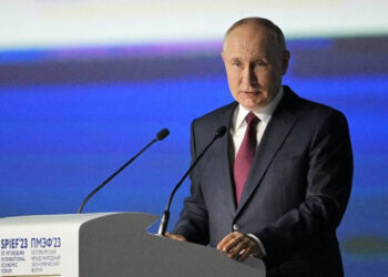 Putin entrega armas nucleares a Bielorrusia; serán usadas si Rusia es amenazada, advierte