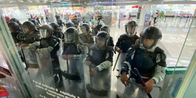 Operaciones del aeropuerto de Culiacán siguen suspendidas por bloqueo de productores de maíz