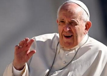 Papa se recupera pero no dará bendición el domingo