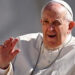 Papa se recupera pero no dará bendición el domingo