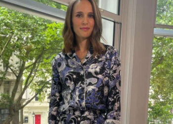 Natalie Portman llegó a Roland Garros con increíble outfit; ¿cuánto le costó?