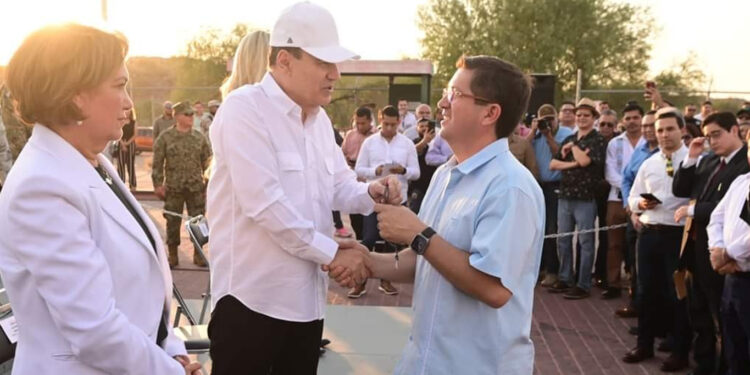Recibe alcalde Elías Retes nuevas patrullas para Navojoa