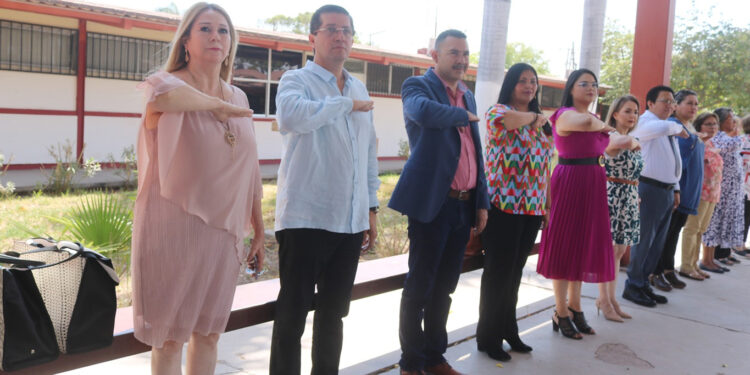 “Hoy ustedes son otros, son mejores”: elías retes a graduados de normal superior