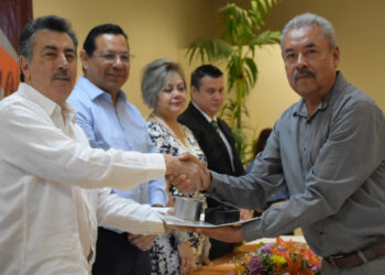 Reconoce Lamarque Cano a maestras y maestros por su entrega a la educación pública en cajeme