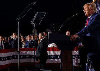Trump acusa abuso de poder atroz después de acudir a Corte en Miami