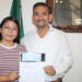 Alcalde Jesús Flores brinda apoyo económico a alumna que participará en una investigación académica en Tepic, Nayarit.