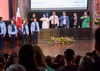 Preside Elías Retes graduación de estudiantes de UPN Navojoa