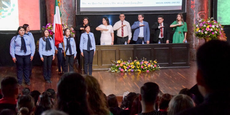 Preside Elías Retes graduación de estudiantes de UPN Navojoa