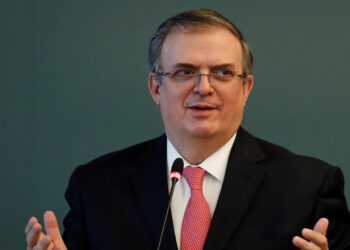 Ebrard critica ‘cargada’ de gobernadores a favor de aspirantes a candidatura de Morena