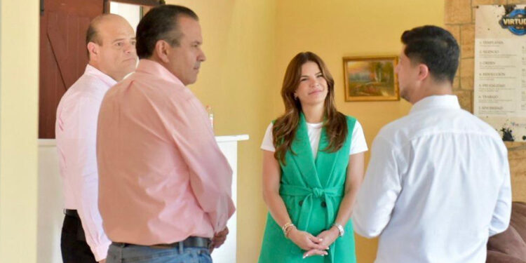 Atestiguan Toño Astiazarán y Patty Ruibal beneficios de Peso Solar en Misericordia y Verdad A.C.