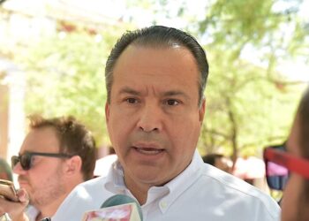 Anuncia Toño Astiazarán segunda entrega de tinacos gratuitos