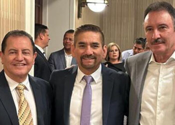 Alcalde Jesús Flores Participa en reunión con el secretario de turismo y en los acuerdos de hermanamientos de ciudades de  arizona Con Sonora.