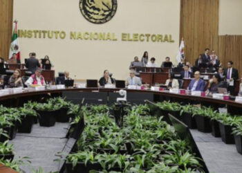 Consejeros rechazan a Flavio Cienfuegos como secretario ejecutivo del INE