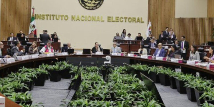 Consejeros rechazan a Flavio Cienfuegos como secretario ejecutivo del INE