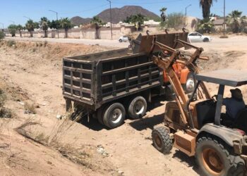 Avanza CIDUE con la limpieza de canales y arroyos en Hermosillo