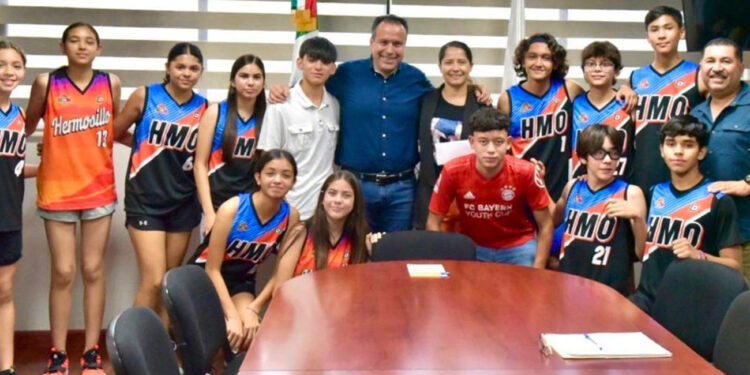 Entrega Toño Astiazarán segundo apoyo del Fondo Municipal del Deporte