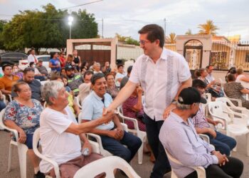 Promete Elías Retes gestionar para pavimentación en la Juárez