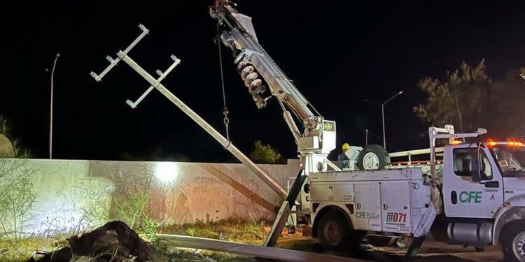 CFE Restablece el suministro eléctrico al 53% de los usuarios afectados por tormenta de arena, lluvia y vientos en Sonora