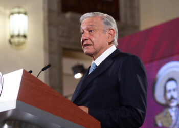 ‘INE, me doy por notificado’, precisa López Obrador sobre Xóchitl Gálvez