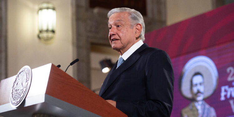 ‘INE, me doy por notificado’, precisa López Obrador sobre Xóchitl Gálvez