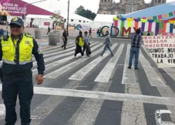 Manifestantes artesanos bloquean acceso al Centro Histórico CDMX; considera rutas alternas