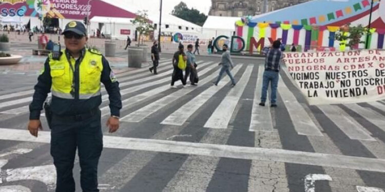 Manifestantes artesanos bloquean acceso al Centro Histórico CDMX; considera rutas alternas