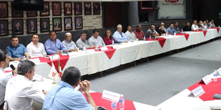 Importante continuar haciendo equipo por el bien de la construcción: Jorge Aguirre