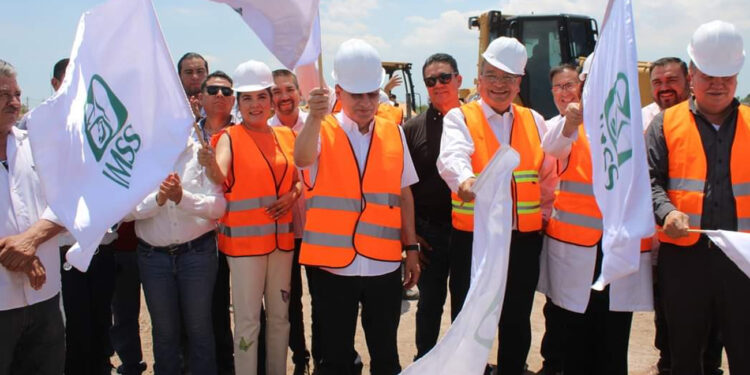 Gobernador Dr. Alfonso durazo pone la primera piedra para construcción de un hospital IMSS