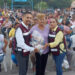 Madres de familia muestran reconocimiento al alcalde Jesús Flores.