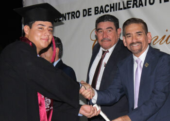 En Ceremonia De Graduación De Cbtis 63
