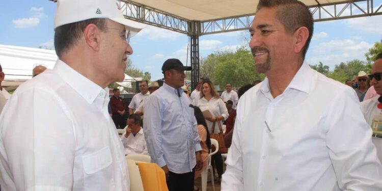 Gobernador  Dr. Alfonso Durazo pone la primera piedra para construcción del  Hospital del IMSS.