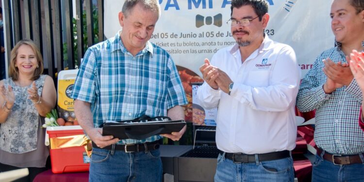 Recibe José Guadalupe Félix premio “La carnita asada pa´mi apá»