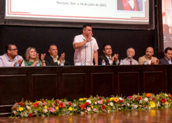 Felicita gobierno municipal por su disciplina a graduados de secundaria general 2