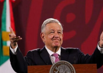 López Obrador tacha de ‘leguleya’ respuesta de la Corte sobre salarios; alista iniciativa