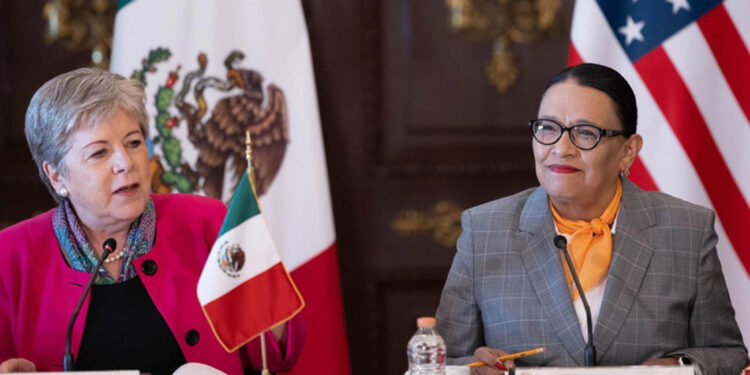 México pacta con EU detección electrónica de armas; proponen revocar licencia por venta a cárteles