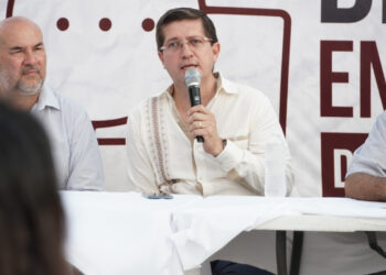 Escucha y atiende Elías Retes a colonos de la tierra Y libertad