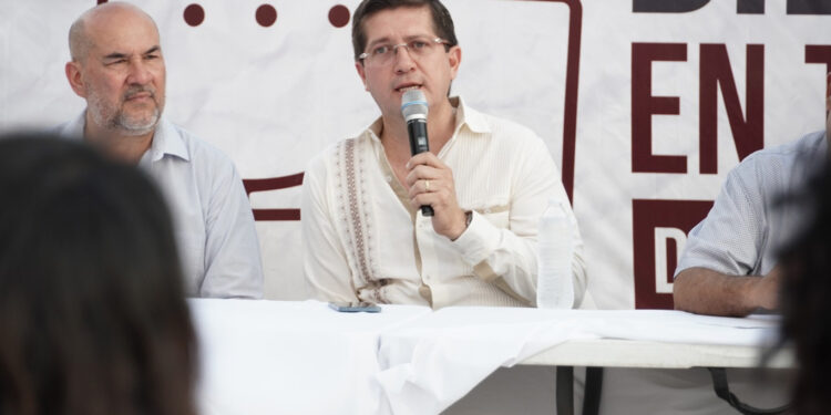 Escucha y atiende Elías Retes a colonos de la tierra Y libertad