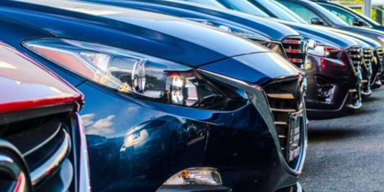 Acelera venta de autos; alza de 22%; es la más alta desde año 2006