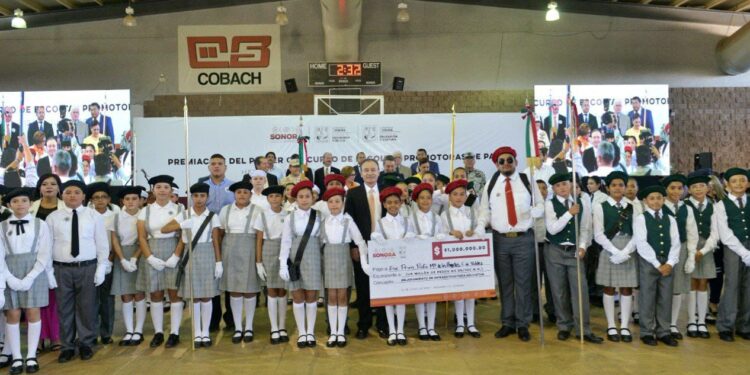 Premia gobernador Alfonso Durazo con un millón de pesos a ganadores del Primer Concurso de Escoltas 2023