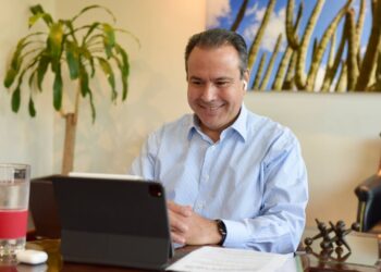 Encabeza Toño Astiazarán acuerdo para apoyar económicamente a cuatro deportistas
